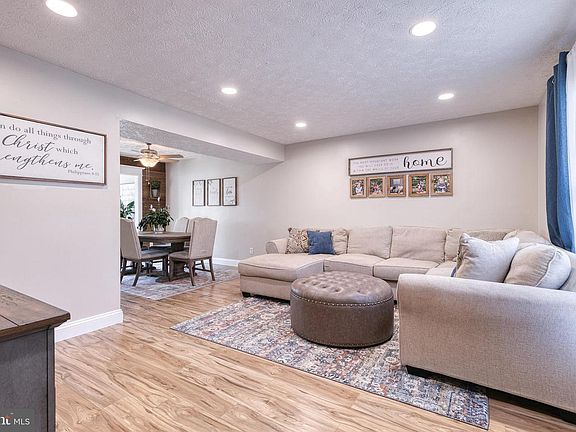 5th image of 17 McNeil Ct
