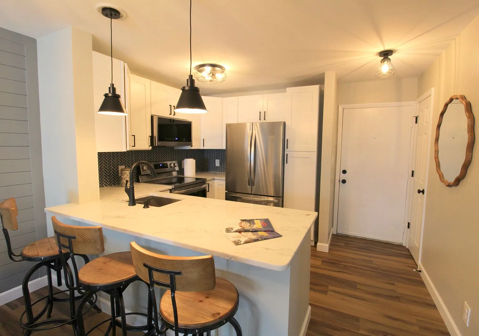 Completely Remodeled 3 bedroom 3 full bath condo in Hunters Ridge right by JMU's main entrance! — Photo 2