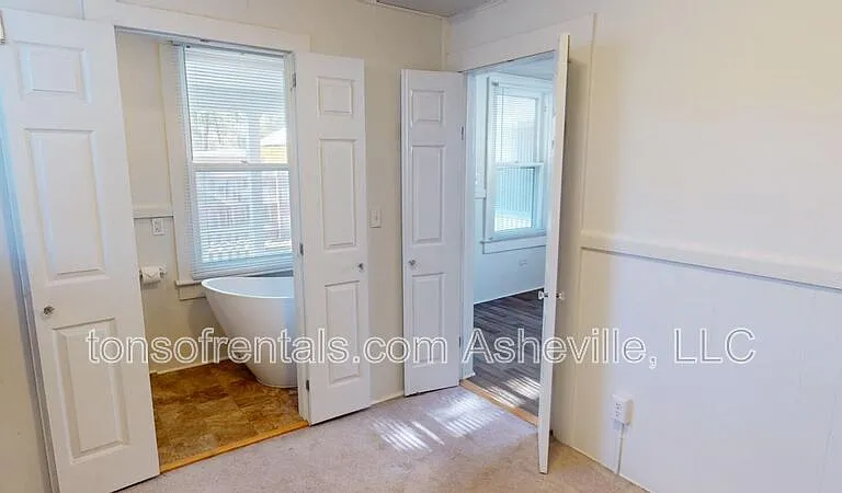 326 Spring St #A — Photo 9