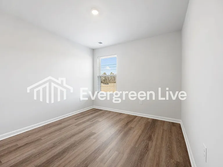 1005 Kinness Dr — Photo 6