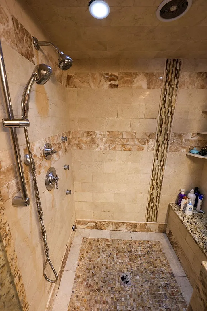 Charming 5 Bedroom -No Broker Fee — Photo 4