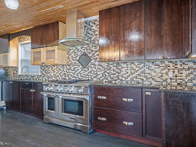 312 N Hammonds Ferry Rd — Photo 19