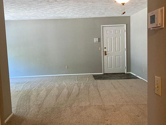 2nd image of 27087 Oakwood Cir APT 104Y