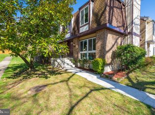 6041 Forrest Hollow Ln, Springfield, VA 22152