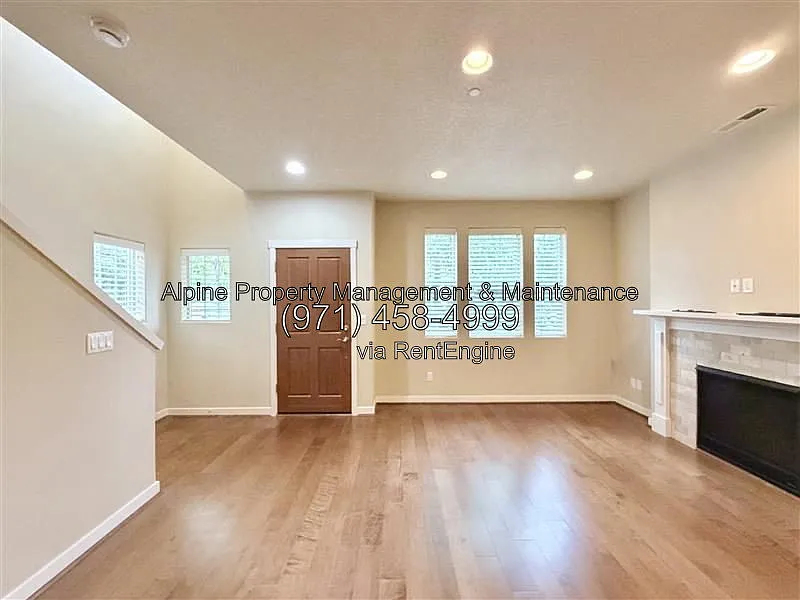 3 bed, 2.5 bath, 1580 sqft, $2,995 — Photo 3