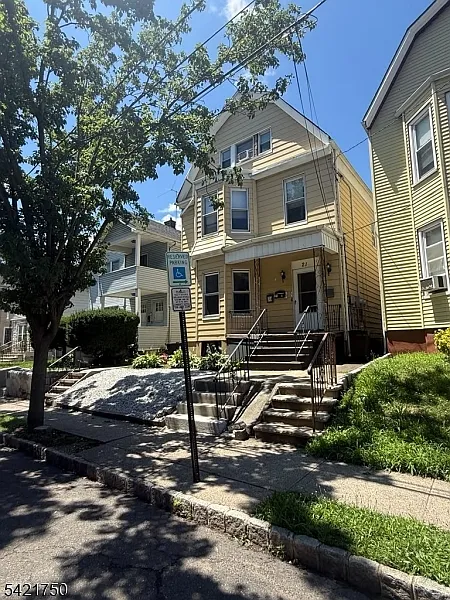 2 bed, 1.0 bath, $2,200 — Photo 2
