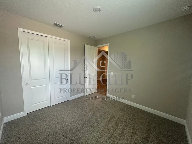 1008 British Cir — Photo 3