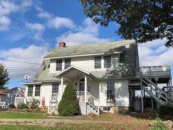 Outside entry to upstairs apartment
