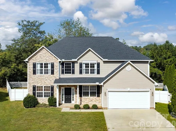 9 Carraway Ct, Asheville, NC 28804