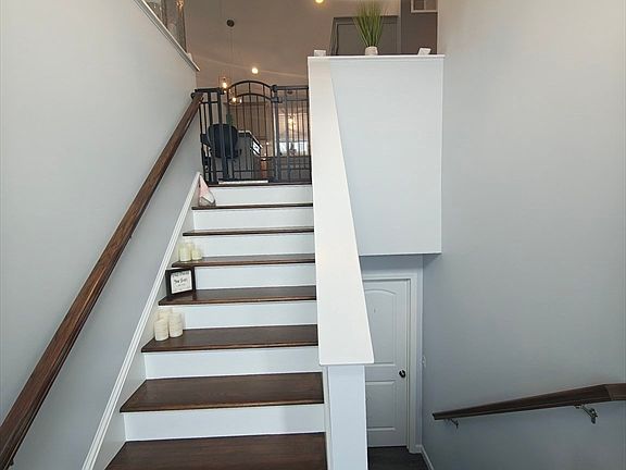 5th image of 100 Bailey St