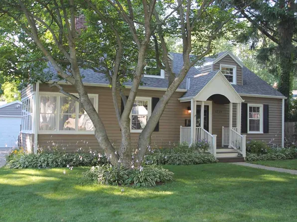 1719 Ohio Pkwy, Rockford, IL 61108