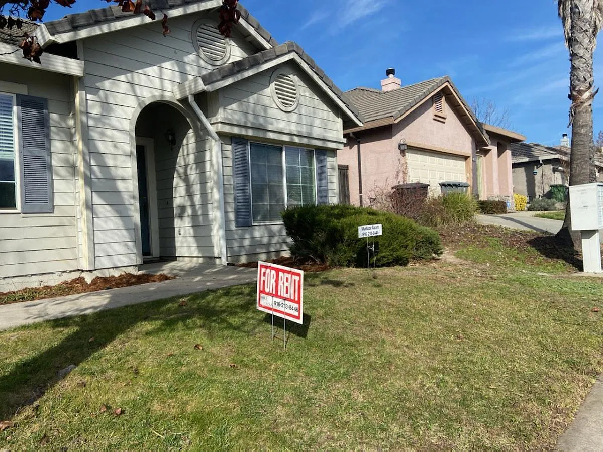 3 bed, 1446 sqft, $2,495 — Photo 3