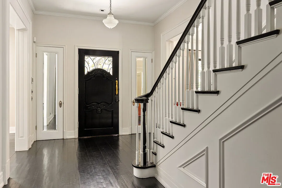 6 bed, 6.5 bath, 6196 sqft, $40,000 — Photo 4