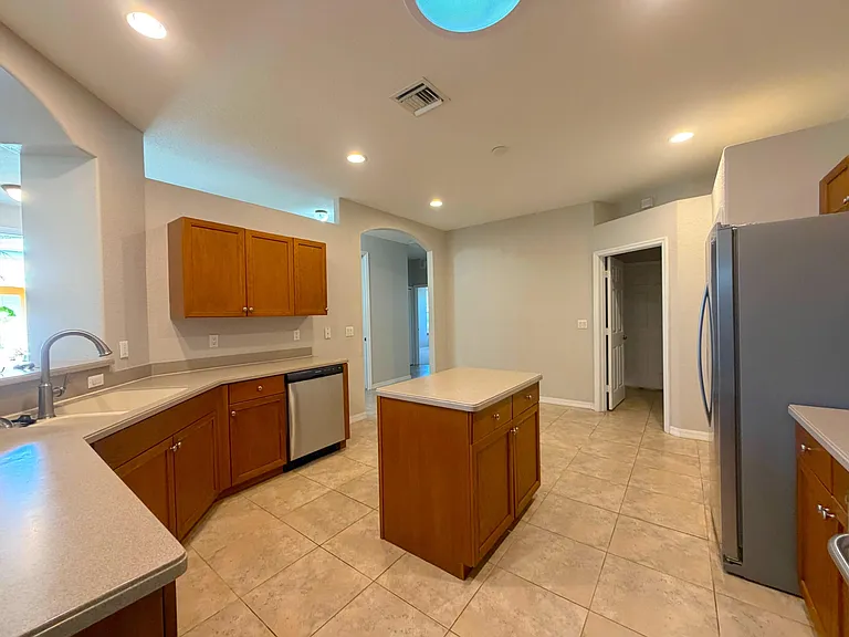 434 N Tangerine Sq SW — Photo 5