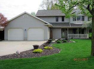 1116 Valley View Dr, Fulton, IL 61252