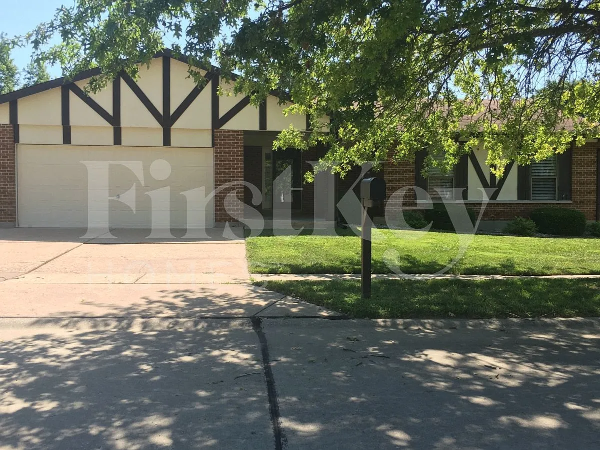 15426 Cousteau Dr photo 1