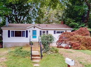 8 Country Dr, Norwich, CT 06360