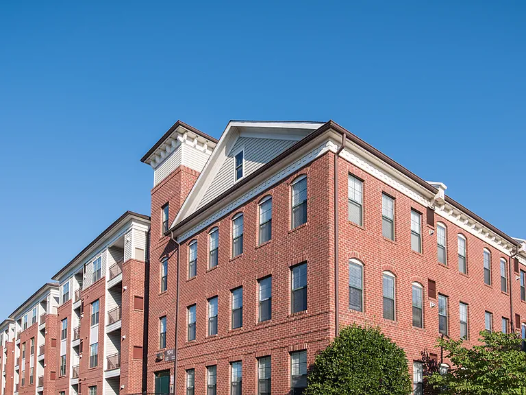 Fantastic Location at the Junction of I-95, Route 1, and Fairfax County Parkway