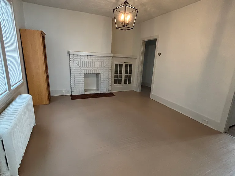 5567 Hobart St #1 — Photo 4