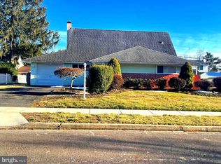 28 Hunt Rd, Levittown, PA 19056