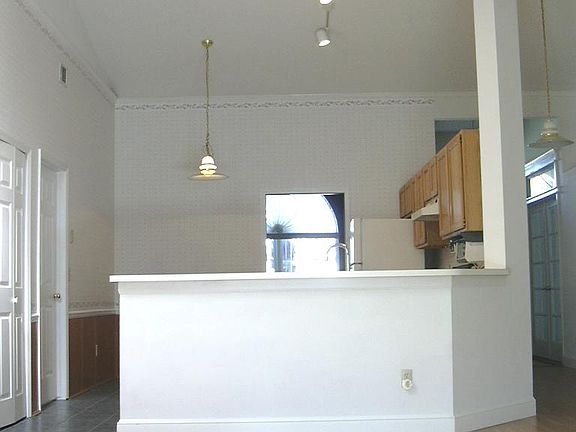 Open Plan with volume ceilings - great for entertaining!