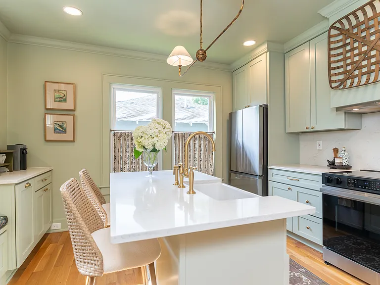 Newly renovated full kitchen