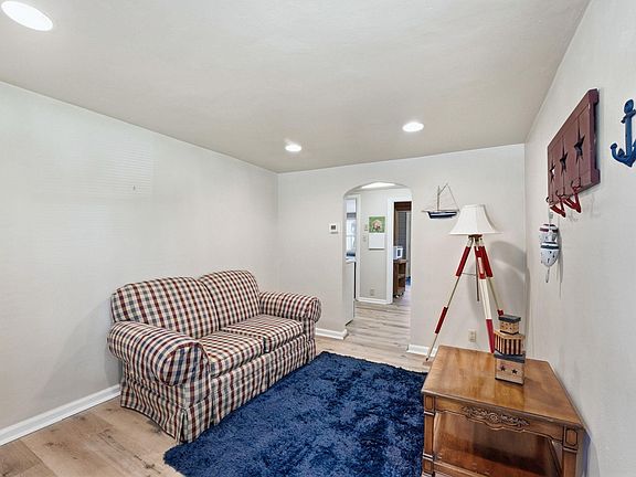 5th image of 1388 Gardendale Ave