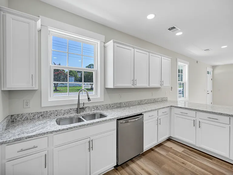 1158 Olympia Ave — Photo 25