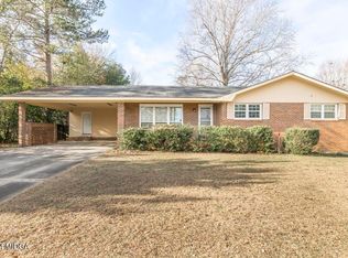 717 Meadowridge Dr, Warner Robins, GA 31093