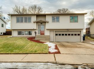 607 12th St NW, Mandan, ND 58554