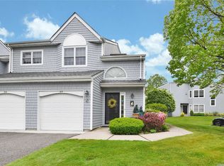 165 Lakebridge Dr N, Kings Park, NY 11754