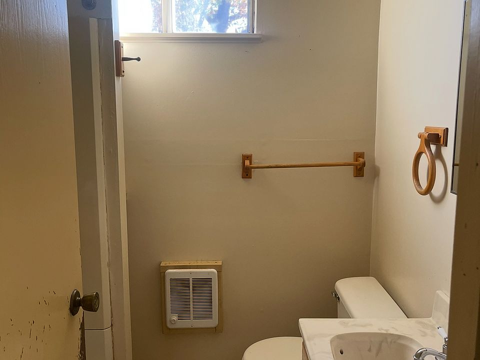2nd image of 1201 Lakewood St #2
