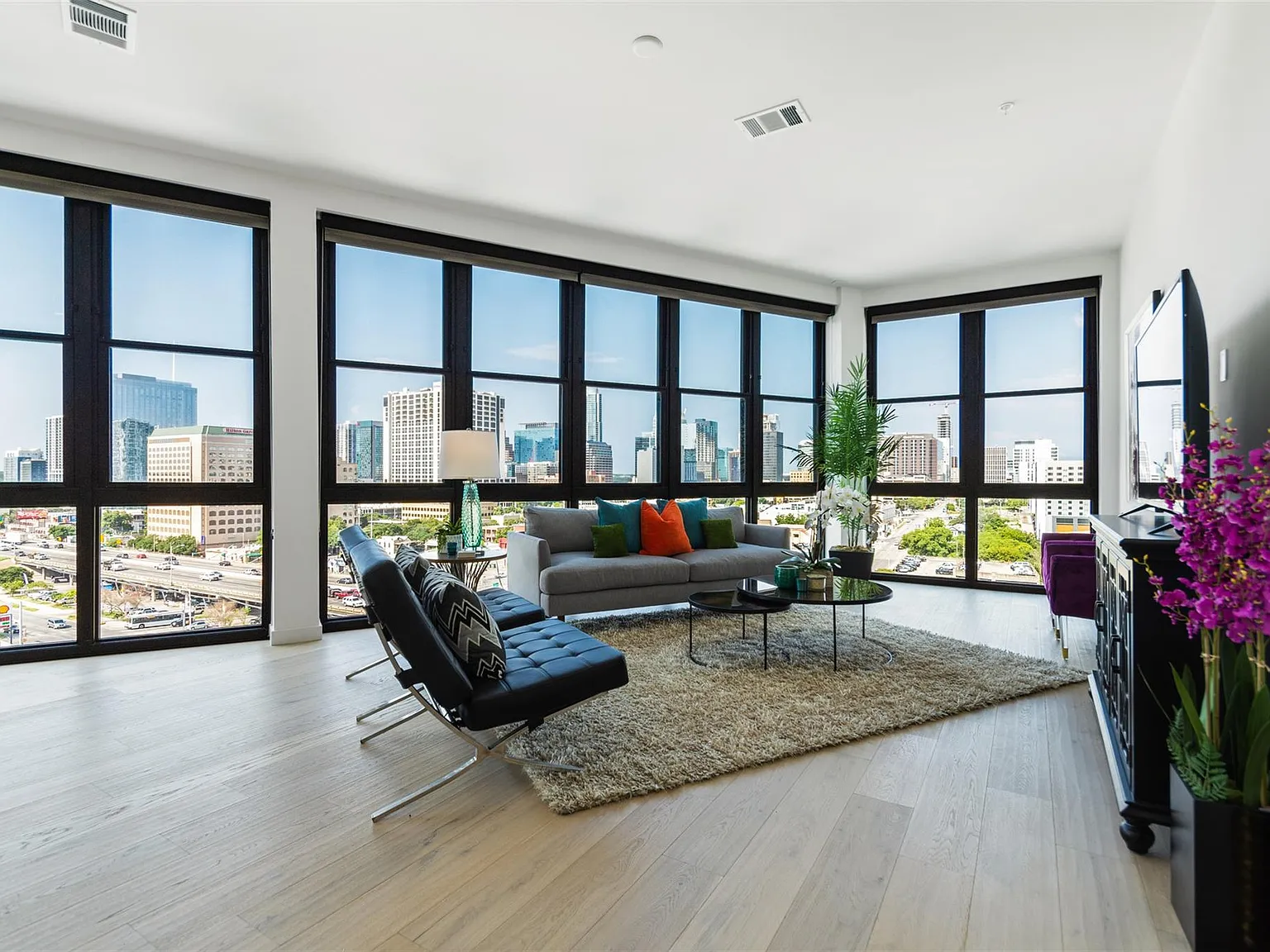 2 bed, 2.0 bath, 1585 sqft, $4,400 — Photo 1