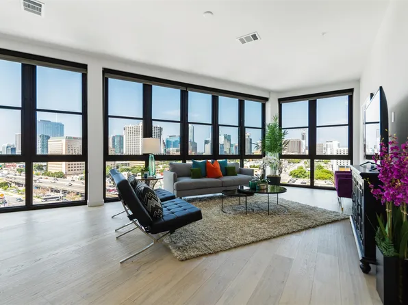 800 Embassy Dr APT 525, Austin, TX 78702