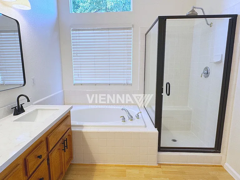 2736 Genesee Dr — Photo 20
