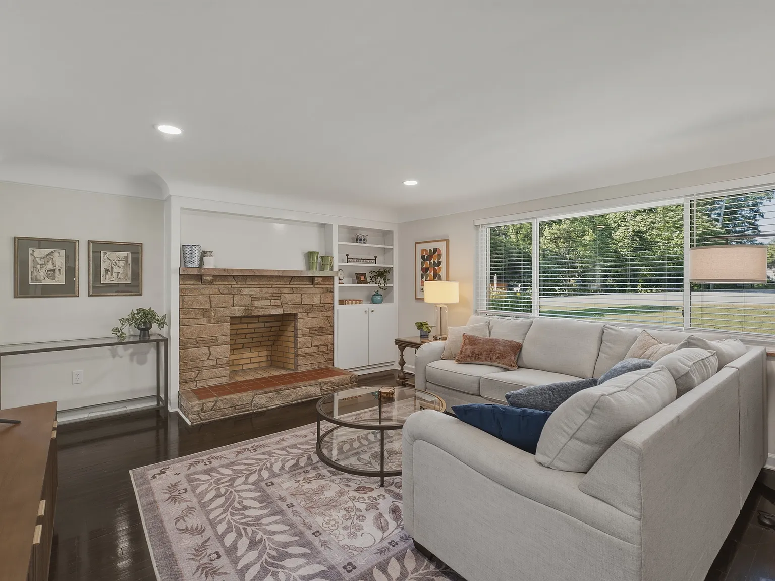 3 bed, 2200 sqft, $4,200 — Photo 3