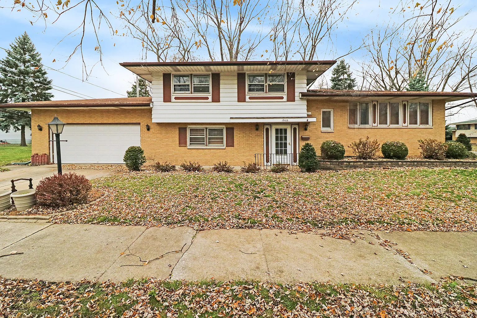 19106 Park Ave photo 1