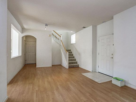 4th image of 817 Fountain Palm Ct