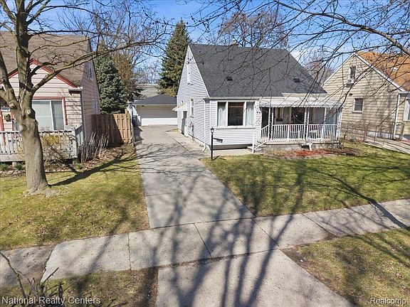 3rd image of 18051 Reed St