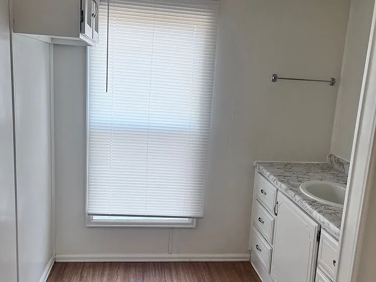 1053 Caroline Ct — Photo 13