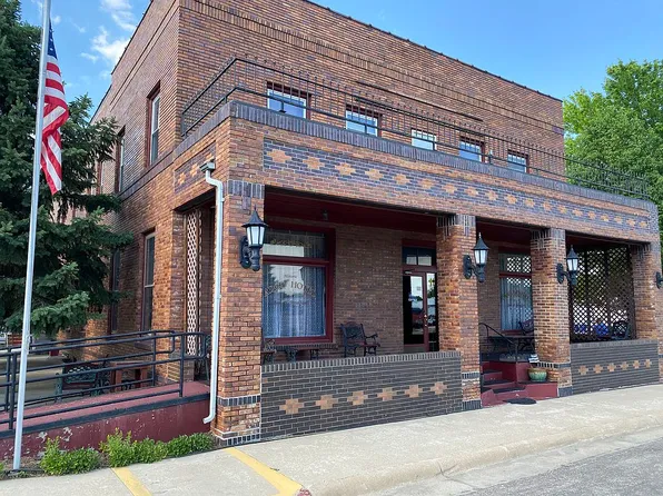 211 W Kansas St, Crofton, NE 68730