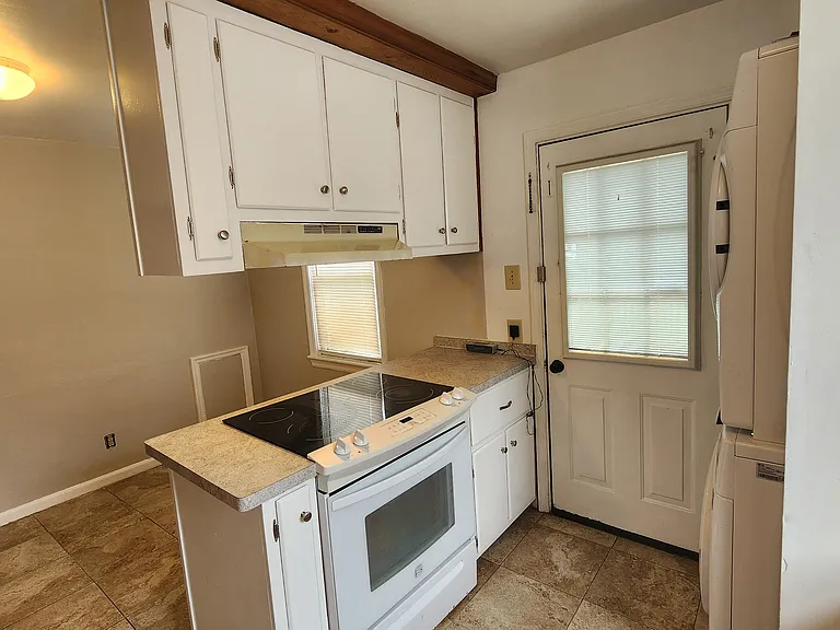 726 Grove St — Photo 9
