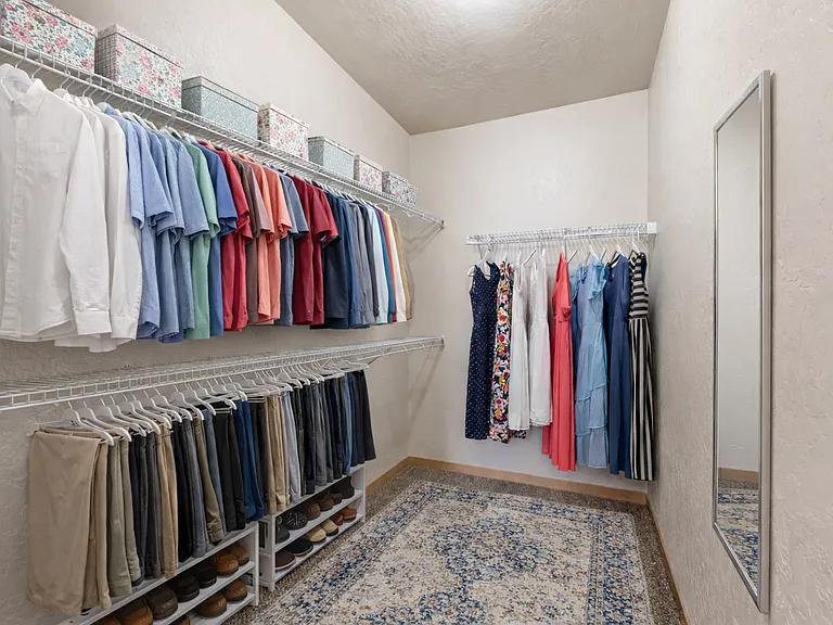 1437 Sq Ft Primary Closet