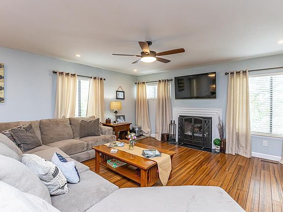 4th image of 543 Laketower Dr Unit 138