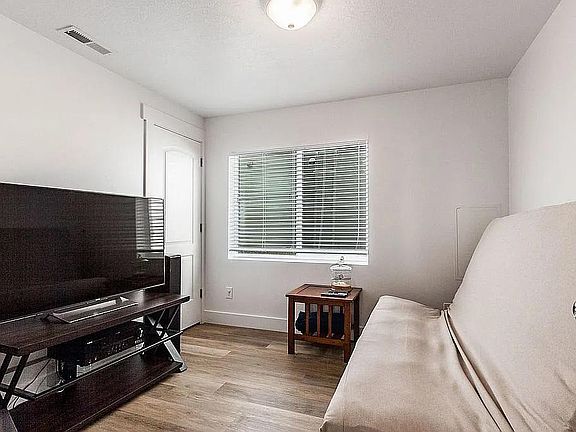5th image of 2101 W Northridge Dr #1
