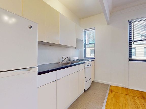 4th image of 5493 S Cornell Ave APT 320