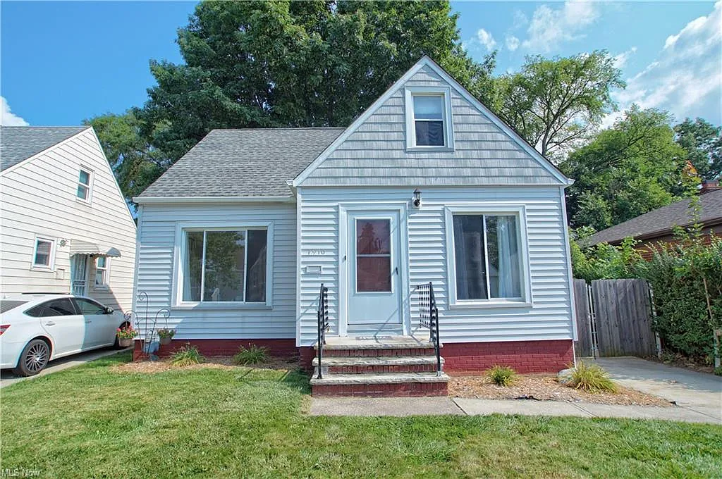 7910 Fernhill Ave photo 1