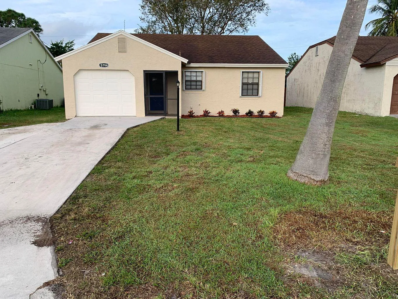 5794 SE Mitzi Ln — Photo 1