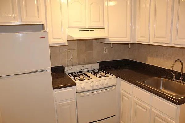 Rented by Bouklis Group | media 19