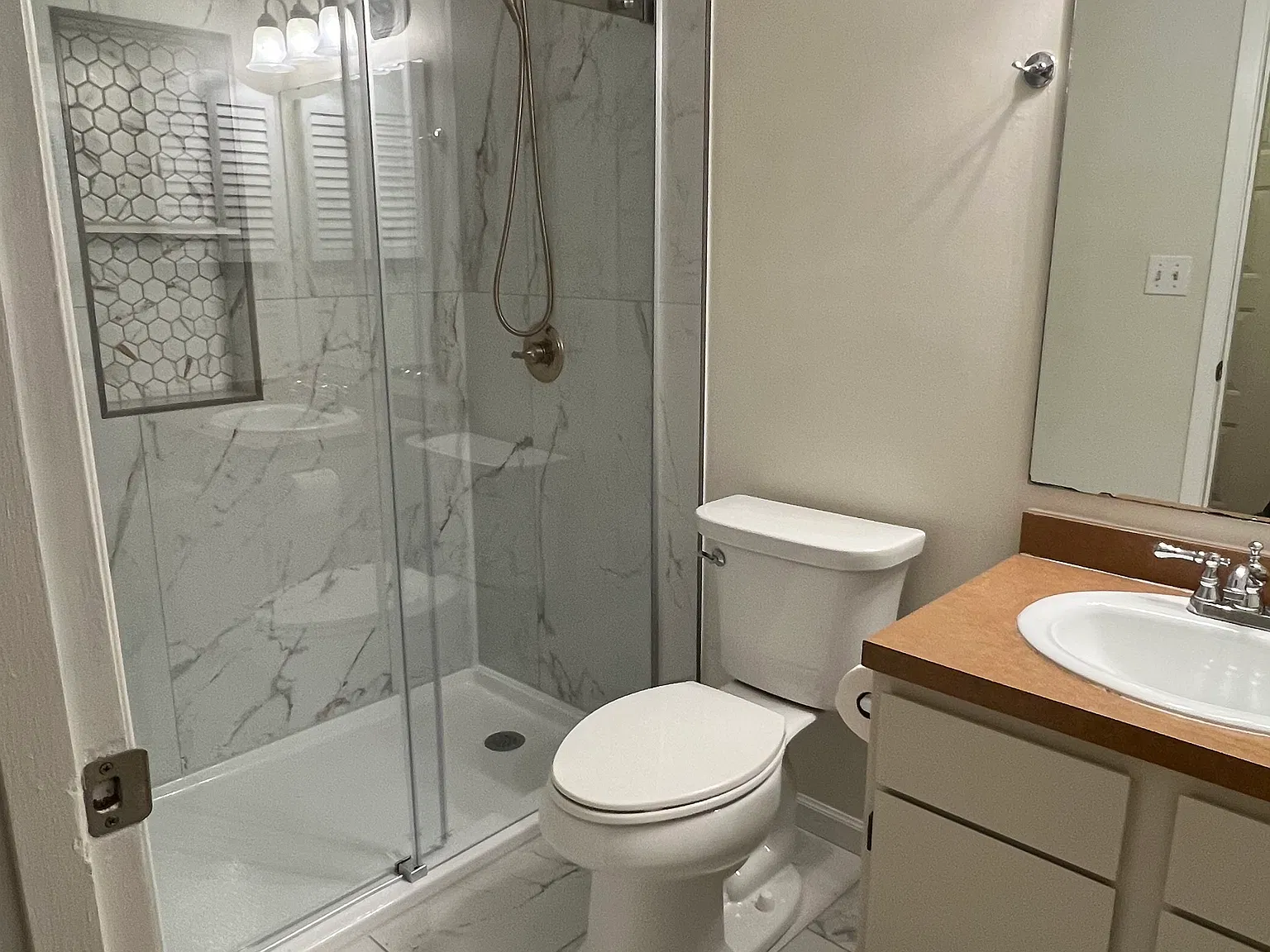 1 bed, 737 sqft, $1,200 — Photo 3
